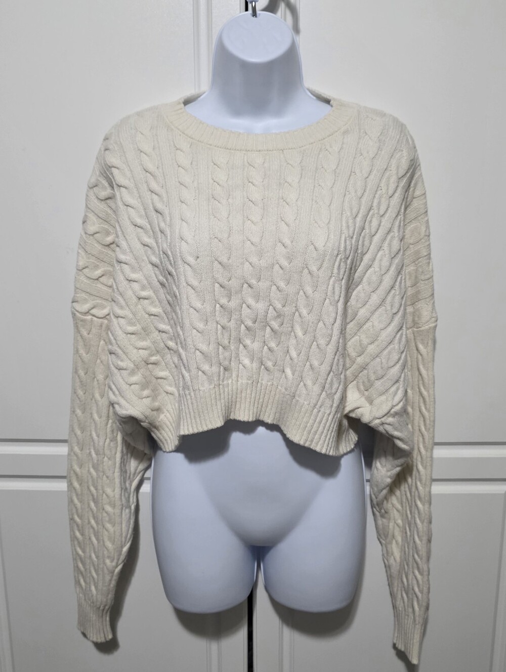 Le Lis Womens Cream Cable Knit Cropped Sweater Cozy Drop Shoulder Pull Over M